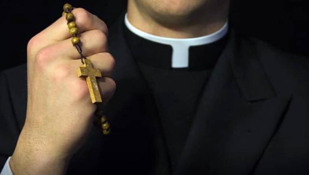 El confesionario: ‘Soy sacerdote católico y tengo un hijo’